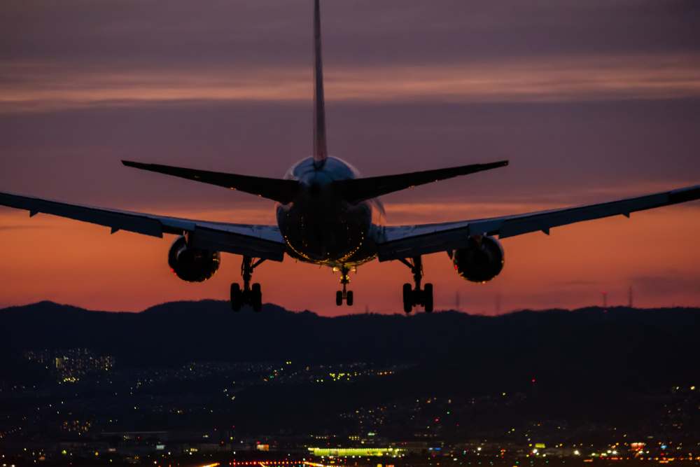 Red Eye Flights – Benefits of Traveling at Night