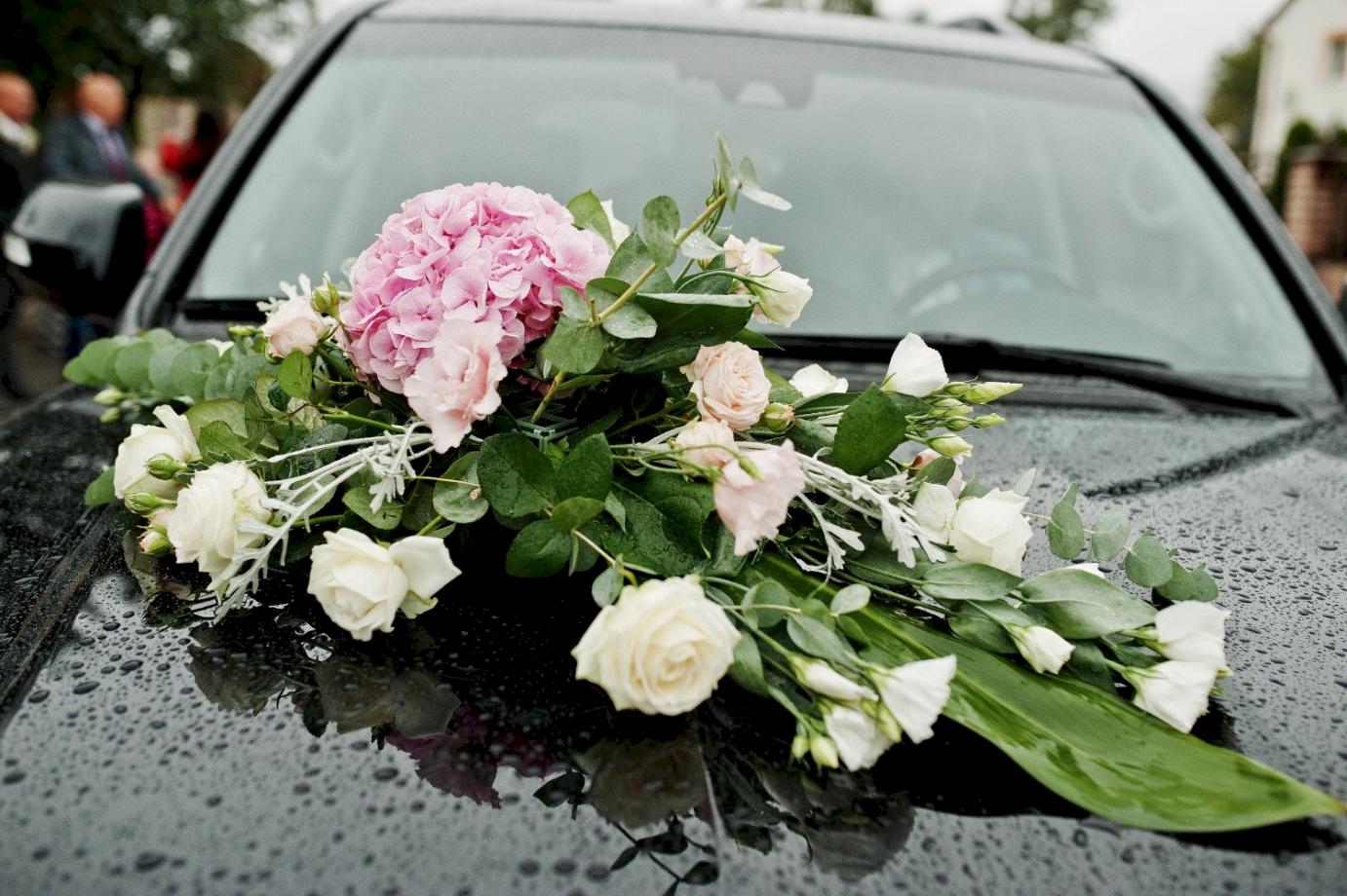 Hitch a Ride to Bliss: The Ultimate Guide to Choosing the Perfect Car Service for Your Wedding